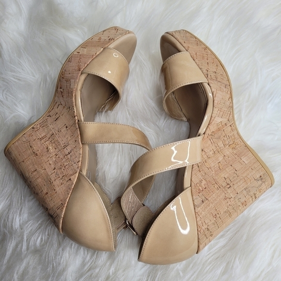 Stuart Weitzman Nude Cork Wedge Heels - Picture 7 of 14